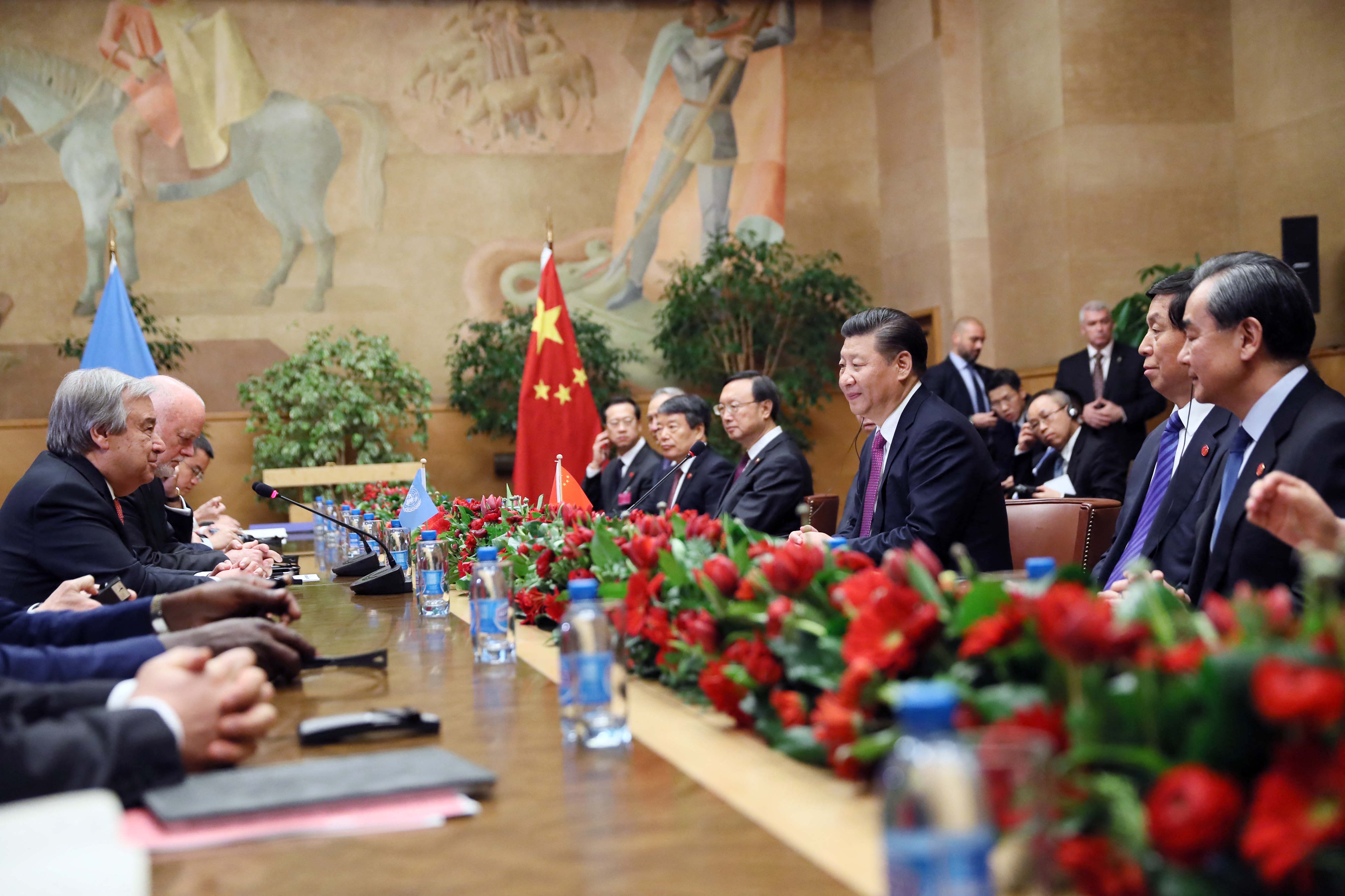 Chinese President Xi Jinping meets with Peter Thomson, president of the 71st session of the United Nations General Assembly, and UN Secretary-General Antonio Guterres on 18 January 2017