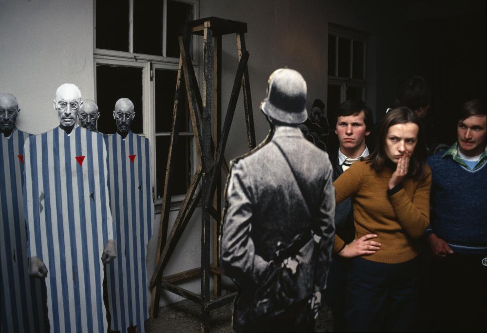 This photo was taken at the Auschwitz-Birkenau Museum in 1981 by photojournalist Bruno Barbey. 