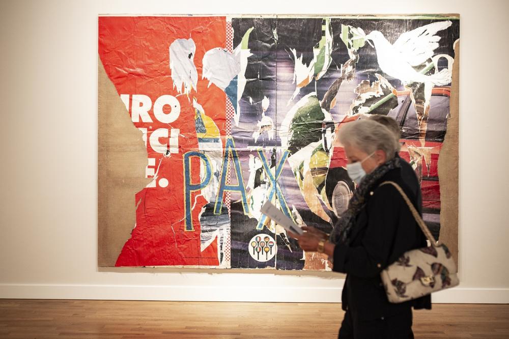 Photo de l'oeuvre « Pax », de Mimmo Rotella, prise lors du vernissage de l’exposition le 31 août 2021 (Photo ONU / Philippe Morard)