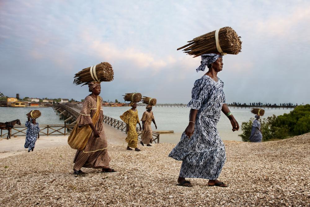 The picture above was taken in Tanzania by Magnum photographer Steve McCurry in May 2014