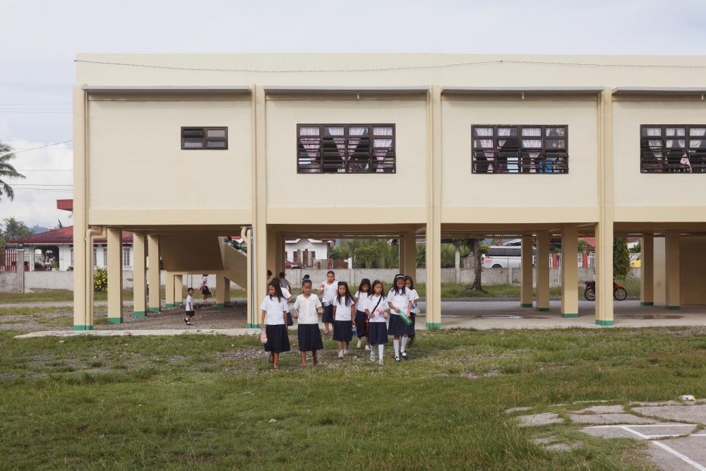 This school, built on slits to avoid incidents due to the rise in water levels, was taken by Sohrab Hura near Tacloban, Philippines, in 2015. It is part of UNEP's commission of ten of Magnum's Photographers to document the solutions implemented to curb the rise of global temperatures. This photographic corpus resulted in the exhibition "We have the power: we are the change."