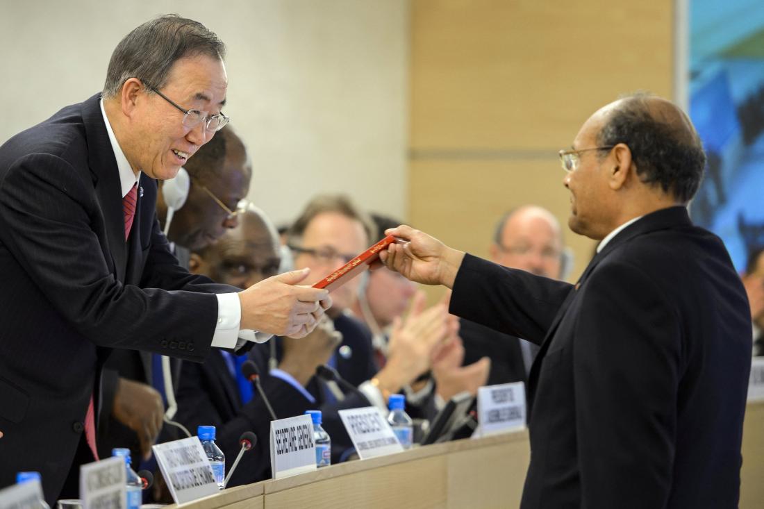 Tunisia's President Moncef Marzouki (R) and UN Secretary-General Ban Ki-moon (L) at the UN Human Rights Council session on March 3, 2014